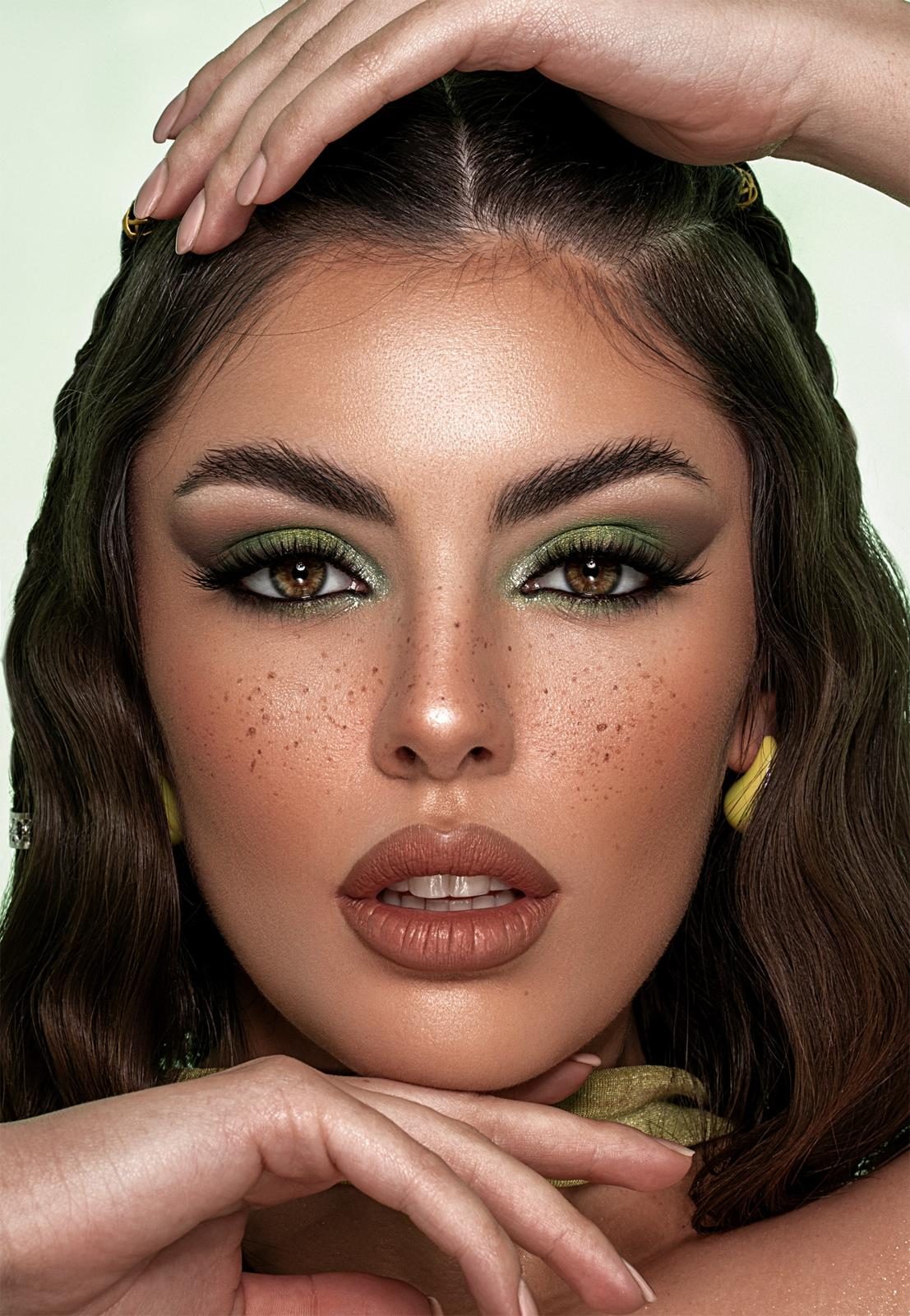 Make-up editoriale con ombretto verde